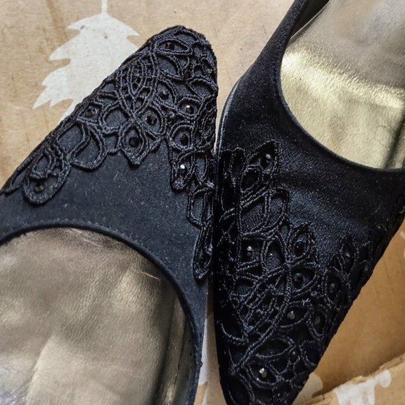 Stuart Weitzman Satin Pointed-Toe Embellished Pump Spool Heel 6B Crystal - Picture 10 of 11